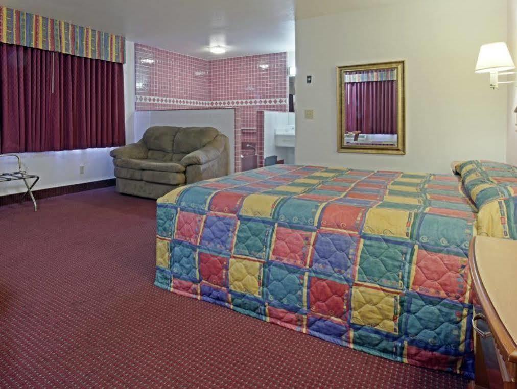 Americas Best Value Inn Pico Rivera East Los Angeles Exterior photo