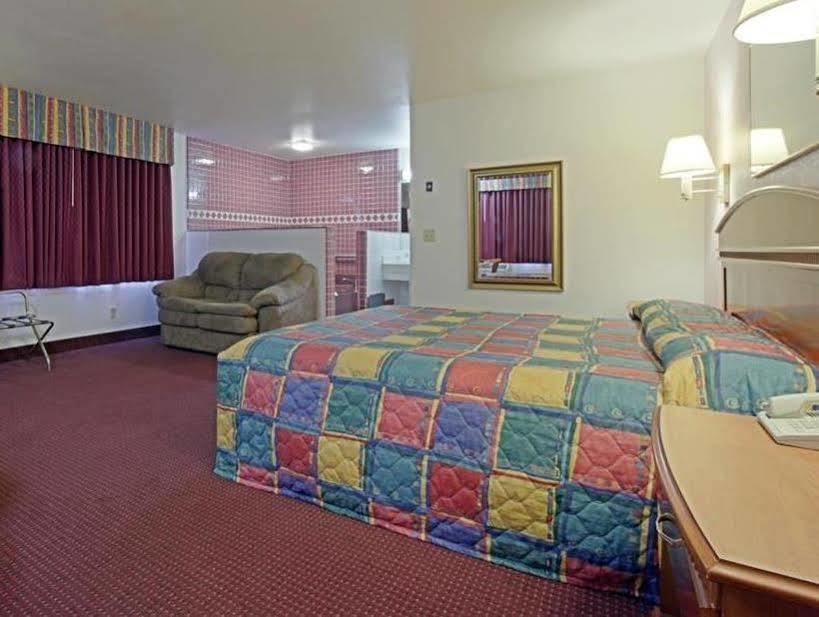 Americas Best Value Inn Pico Rivera East Los Angeles Exterior photo